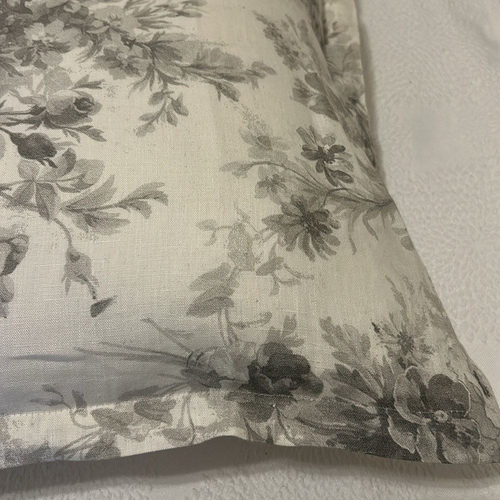 NWT Peter Reed Linen Boudoir Accent Pillow, 100% Linen, cover only - Picture 2 of 6